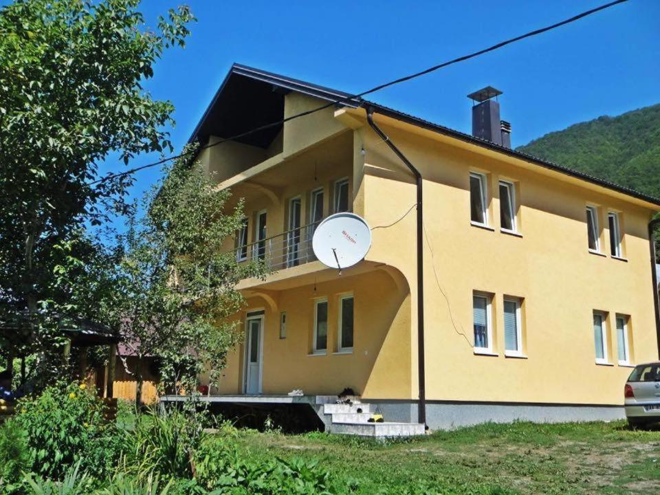 Dedushi Guesthouse &Wood Cabins-Camping Place Gusinje Екстериор снимка