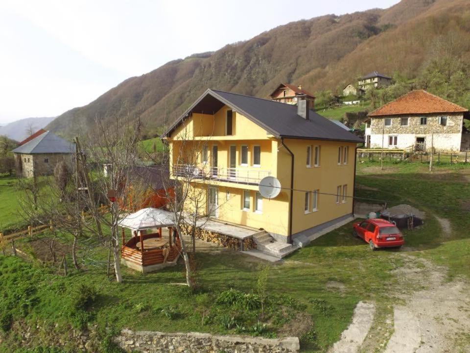 Dedushi Guesthouse &Wood Cabins-Camping Place Gusinje Екстериор снимка