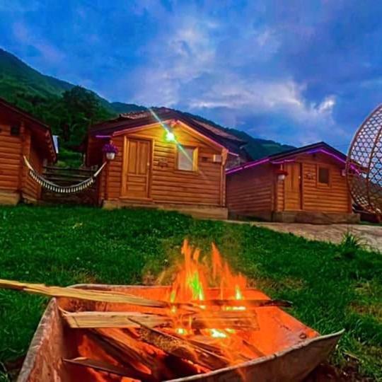 Dedushi Guesthouse &Wood Cabins-Camping Place Gusinje Екстериор снимка
