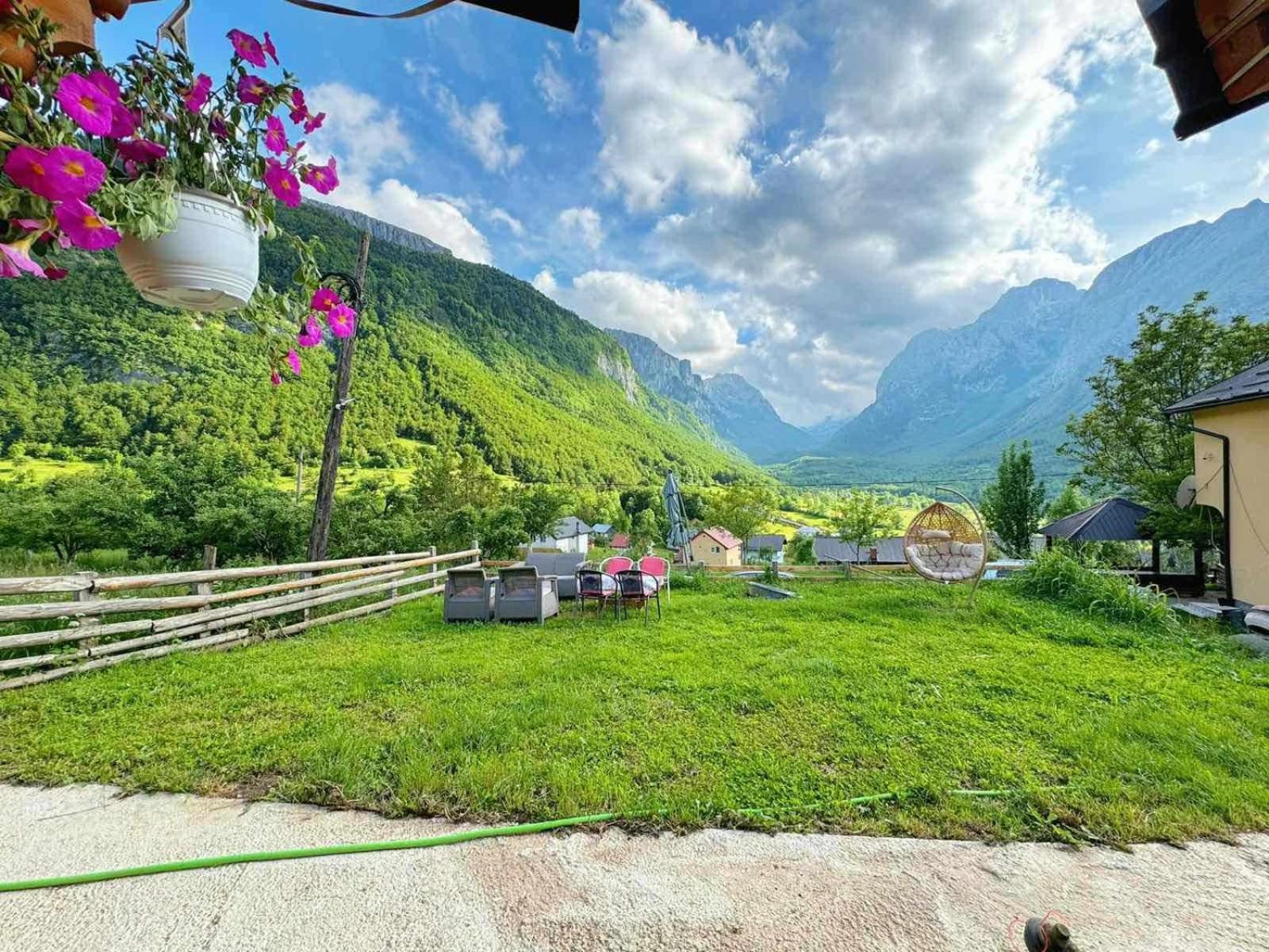 Dedushi Guesthouse &Wood Cabins-Camping Place Gusinje Екстериор снимка